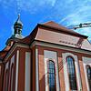 Im neuen Glanz erstrahlen Dach und Fassade des Turmes und des Kirchengebäudes der Peter-Thumb-Kirche, die kurz vor dem Abschluss der ...