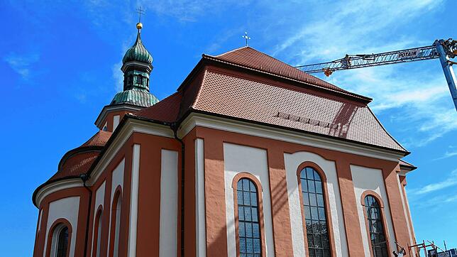 Im neuen Glanz erstrahlen Dach und Fassade des Turmes und des Kirchengebäudes der Peter-Thumb-Kirche, die kurz vor dem Abschluss der ...