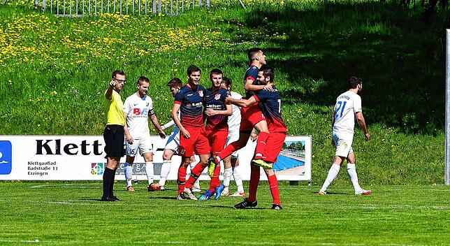 Bild 1: FC Schönau siegt überraschend mit 1:0 beim FC Erzingen &ndash; und wir haben Bilder!