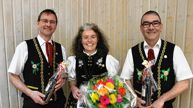 Jochen Bernauer (von links), Regina Fromm und Uli Böhler wurden zu Ehrenmitgliedern ernannt. Bild: Cornelia Liebwein