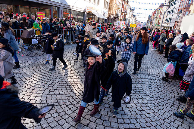 Bild 8: Bilder vom großen Kinderumzug in VS-Villingen am Schmotzigen &ndash; Teil 3