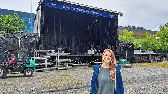 In diesem Jahr findet das Hohentwielfestival auf dem Rathausplatz statt. Der Aufbau ist dadurch deutlich einfacherer, wie ...