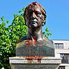 Ein Hegel-Denkmal in Berlin-Mitte. Einige würden Denkmäler europäischer Geistesgrößen wie dieses gerne aus dem öffentlichen Raum ...