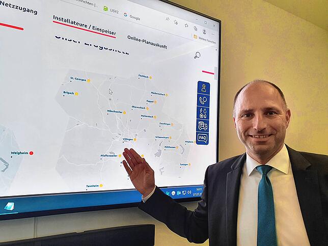 Gregor Gülpen führt die Kunsteisbahn-GmbH als Geschäftsführer. Der Stadtwerke-Chef prüft jetzt die Idee eines SÜDKURIER-Lesers, wie die ...
