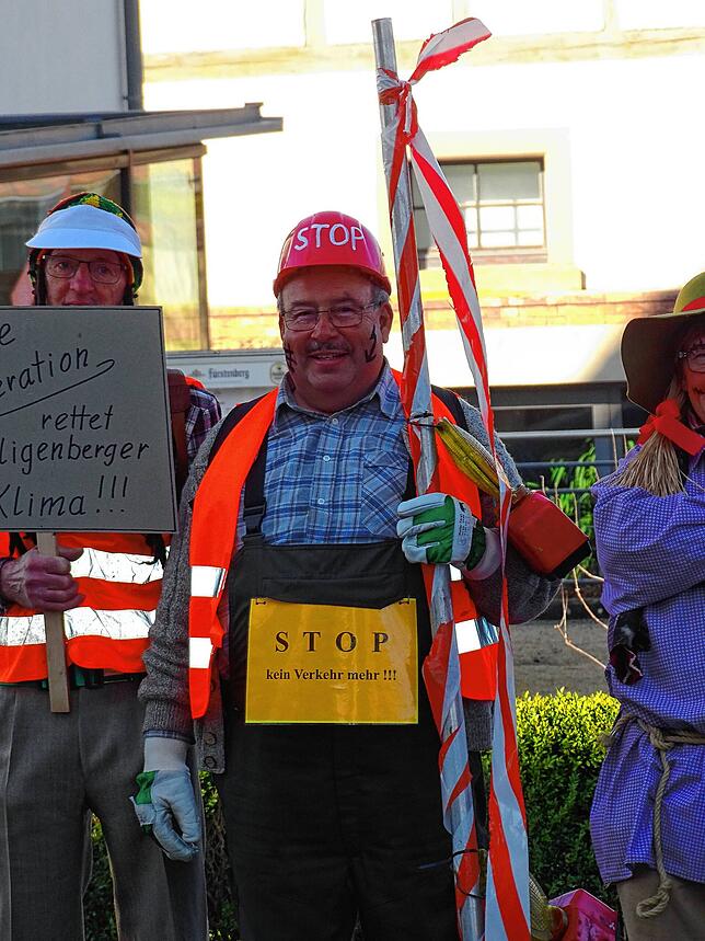 Auch die Protestbewegung zeigte Präsenz. Klima retten und den Verkehr eindämmen sind immer gute Themen, auch in der Fasnet.