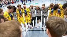 HSG-Trainer Jörg Lützelberger (Zweiter von rechts) und seine Spieler freuen sich auf die Heimpremiere in der Schänzlehalle. Bild: ...