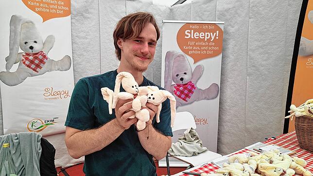 Wer am Gewinnspiel von Wenatex Schlafsysteme teilnimmt, erhält von Jonathan Prinz das Kuscheltier Sleepy.