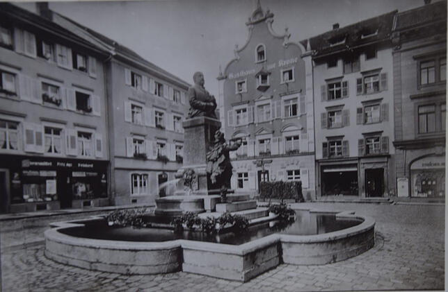 Das einstige Scheffeldenkmal von Joseph Wilhelm Menges auf dem Münsterplatz in Bad Säckingen.