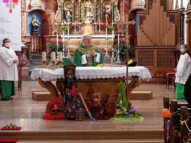 Corona zum Trotz, feierte Dekan Peter Berg die traditionelle Narrenmesse.