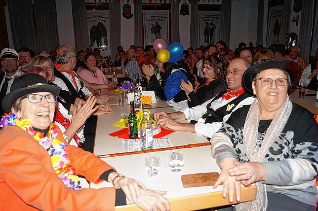Bild 18: Kuttelessen im Stettener Festsaal des Rathauses