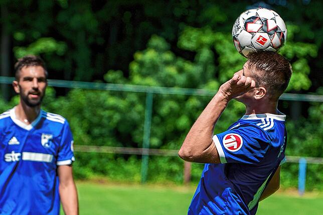 Bild 30: FC Weizen bleibt nach 2:0-Sieg beim FC Huttingen in der Kreisliga A &ndash; und wir haben Bilder