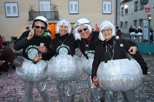 Bild 18: Konstanzer Straßenfasnacht 2025: Die Altstadt wird zum Narrenparadies - Die Bilder vom Abend!