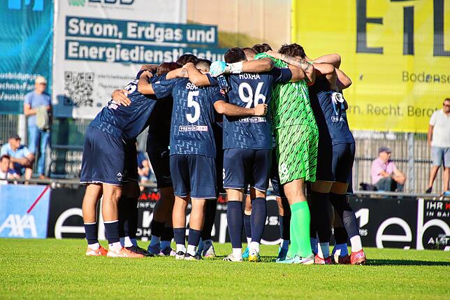 Bild 3: Fünf Tore und viele Zweikämpfe: Unsere Bilder des Oberliga-Duells zwischen Ravensburg und Singen