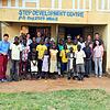 Vereinsmitglieder vor dem Kinderhaus in Mbale.