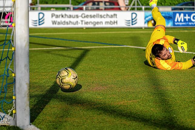 Bild 20: Titelanwärter FC Zell setzt sich mit 6:1 beim VfB Waldshut durch &ndash; und wir haben Bilder!