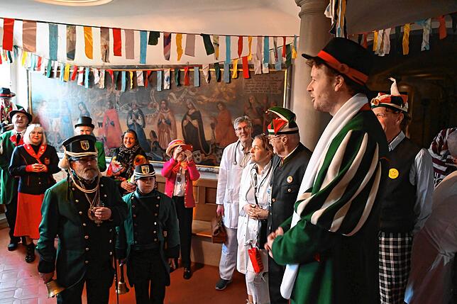 Bild 16: Das Nebelmännle ist da! Bilder vom närrischen Treiben in Schloss Bodman