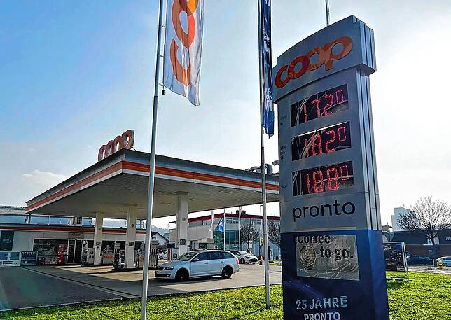An vielen Fricktaler Tankstellen ist Benzin und Diesel teurer als in Füllinsdorf BL – hier die wenige Kilometer entfernte ...