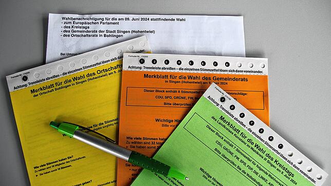 Die Unterlagen zur Europawahl und Kommunalwahl in Singen.