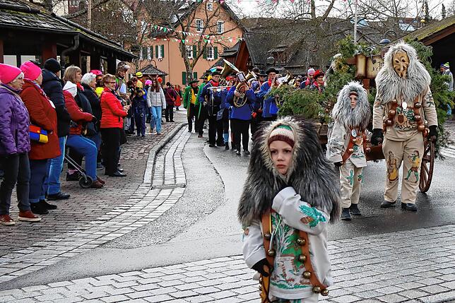 Bild 3: Unvergessliche Momente: Der Kinderumzug und Rathaussturm in Unterkirnach – Bilder des Narrensamens!