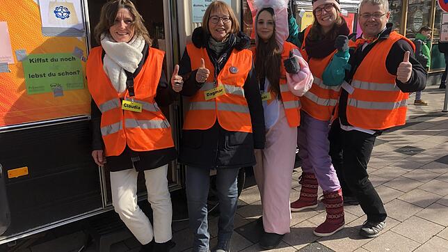 Von links: Claudia Benecke, Dagmar Jooß, Pascale Hertnagel, Pia Wenzler und Thomas Rossa von der Fachstelle Sucht.