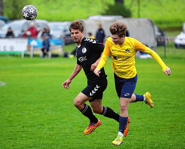 Robert Scheel (links, hier im Derby gegen den Dettinger Elias Thum).