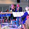Mit herzlichen Beifall danken der scheidende Dirigent Michael Jerg und seine Gattin Christa Jerg den Musikerinnen und Musikern der ...