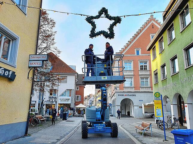 Alle Jahre wieder: Auch wenn es in Überlingen keinen Weihnachtsmarkt gibt, wird die Stadt im weihnachtlichen Glanz erstrahlen. Die ...