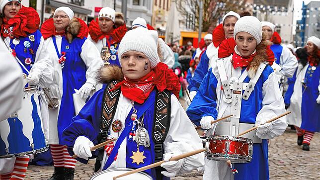 Die Glonkis machen beim Kinderumzug Radau und sorgen für tolle Stimmung am Schmotzigen.