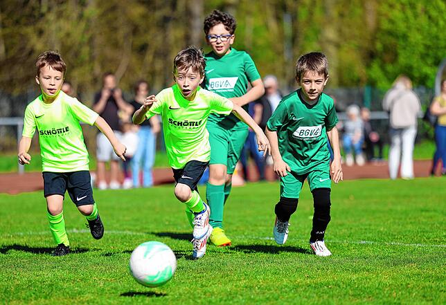 Bild 9: Kleine Kicker ganz groß! Unsere Bilder vom F-Jugendturnier des SC Bankholzen-Moos