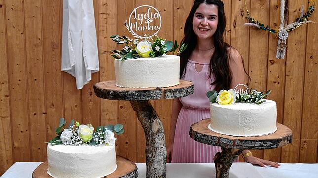 Nina Reichles bislang größtes Backprojekt war eine dreiteilige Hochzeitstorte. &bdquo;Eine Torte muss nicht nur schmecken, sondern auch ...