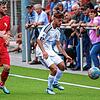 Intensiv: Die Bergalinger Marlon Braitsch und Marvin Sandmann (Mitte) nehmen Mihail Mozas beim 3:3 gegen die U23 des SV 08 Laufenburg ...