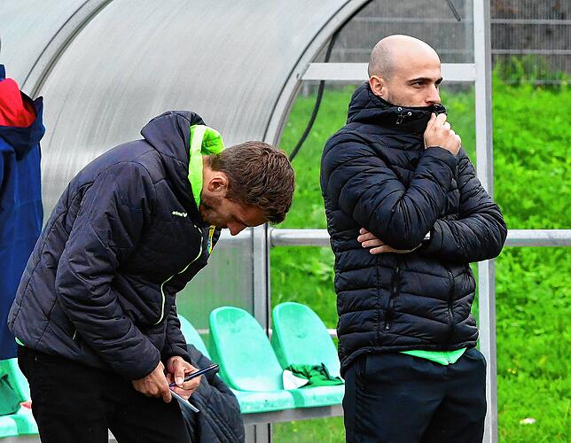 Akribische Arbeit: Das Trainer-Team Musa Musliu (links) und Eike Elsasser gehen mit dem SV Herten in die dritte gemeinsame Saison.