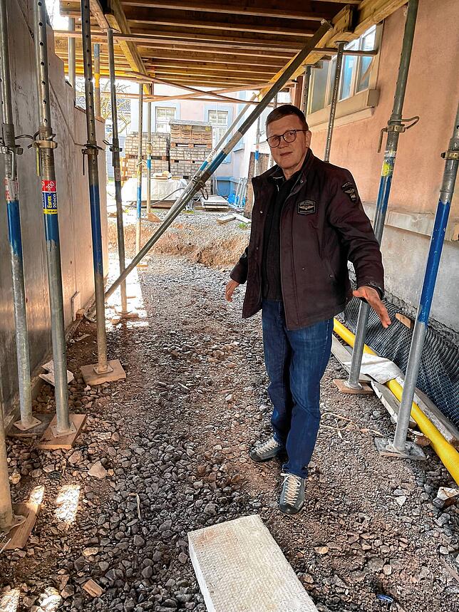 Auf der linken Seite des künftigen Eingangs soll eine kleine Rampe entstehen.