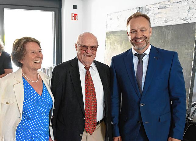 Bei der Abschiedsfeier im Seeum (von links): Maria-Claudia Gräfin von und zu Bodman, Wilderich Graf von und zu Bodman und Bürgermeister ...