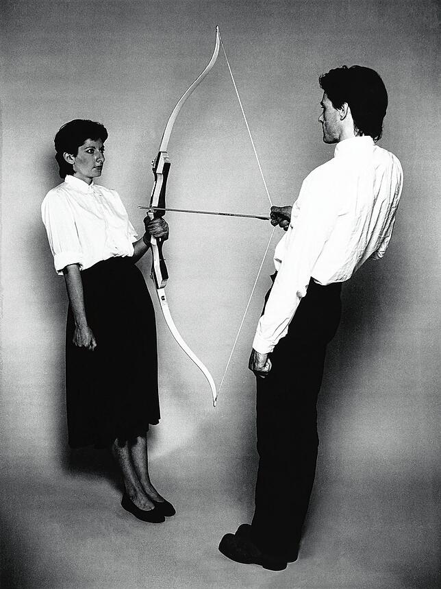 Er wird doch nicht loslassen? Ihrem Partner Ulay schien Marina Abramovic jedenfalls bedingungslos zu vertrauen.