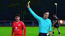 Auszeichnung: Schiedsrichter Mathias Heilig vom FC Erzingen – hier beim Landesliga-Spiel des SV 08 Laufenburg gegen den FV ...