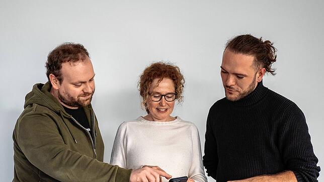 Sie sind überzeugt von der neuen App Memoro des gleichnamigen Konstanzer Start-Ups: Entwickler Tobias Müller, Anjte Freyth von der ...