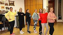 Die Tanzformation der Wolfbach-Rolli unter der Leitung von Helen Huber (rechts) bereitet sich bereits auf ihren Tanz für die ...