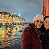 Bianca Meßmer aus Krumbach und Hannah Matheis aus Rast bei der wunderschönen Kopenhagener Santa Lucia-Tradition.