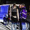 Einsatzkräfte stehen bei einem Anwesen im Villinger Wohngebiet Hammerhalde, in dem am Dienstagabend, 4. Februar, drei Tote entdeckt ...