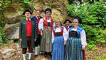 Die Trachtengruppe ist in Hegauer Tracht bei der Feier des Schwarzwaldsvereins als Gast dabei. Hier (von links): Georg Dams, Joachim ...