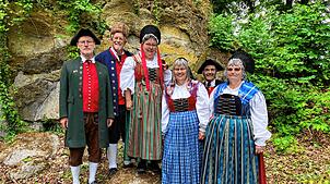 Die Trachtengruppe ist in Hegauer Tracht bei der Feier des Schwarzwaldsvereins als Gast dabei. Hier (von links): Georg Dams, Joachim ...