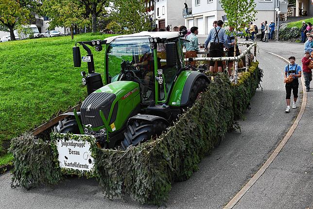 Bild 24: Das 62. Erntedankfest in Berau wurde traditionell von der Trachtenkapelle Berau veranstaltet