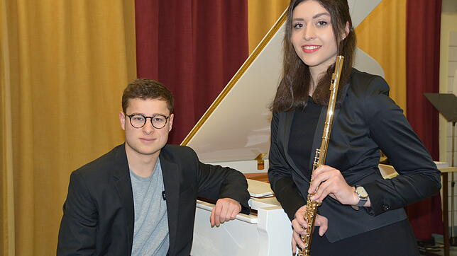 Julian Burdenko und Lisa Hafen, zwei ehemalige Musik-Abiturienten, kommen für ein gemeinsames Konzert zurück an das ...