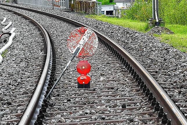 Die Sektorengrenze: Hier beginnt die eigentliche Brückenbaustelle.