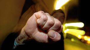 Zu einem Angriff auf einen 22-Jährigen soll es im Regionalexpress nach Basel am Montagabend, 11. September, gekommen sein. Die ...