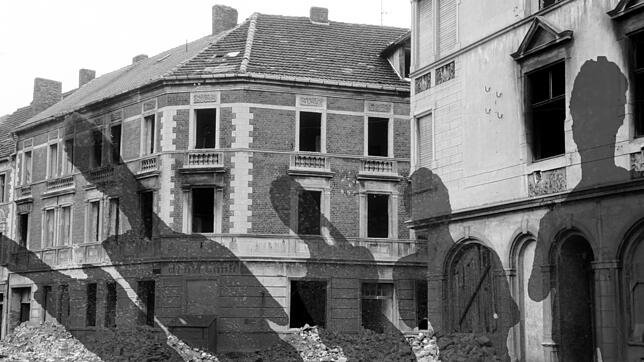 Trümmerjahre: Die durch den Zweiten Weltkrieg ausgelösten Verwerfungen setzten sich in den Familien fort. Kinder erlebten Gewalt und ...
