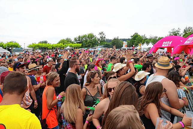 Das für Juli geplante Summerty-Festival im Seepark wurde coronabedingt auf 2022 verschoben. Unser Bild zeigt die begeisterten Besucher ...