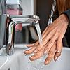 Corona wirft grundsätzliche Fragen auf &ndash; zum Beispiel bei der Hygiene. Die Erkenntnis von Stefan Bushuven vom Gesundheitsverbund ...