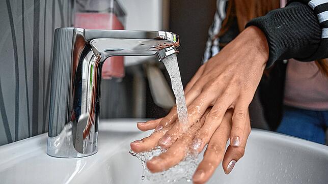 Corona wirft grundsätzliche Fragen auf &ndash; zum Beispiel bei der Hygiene. Die Erkenntnis von Stefan Bushuven vom Gesundheitsverbund ...